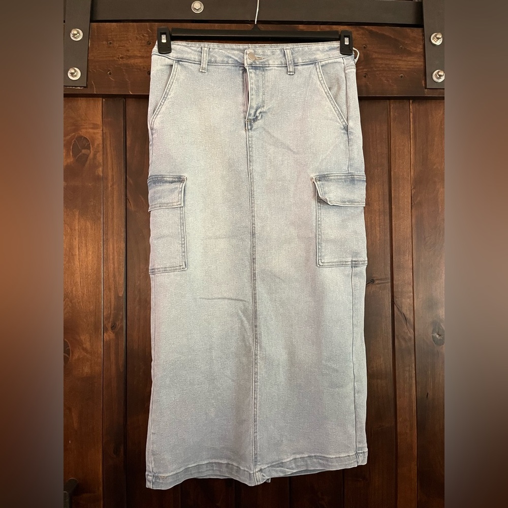 Light Wash Denim Cargo Midi Skirt - Women